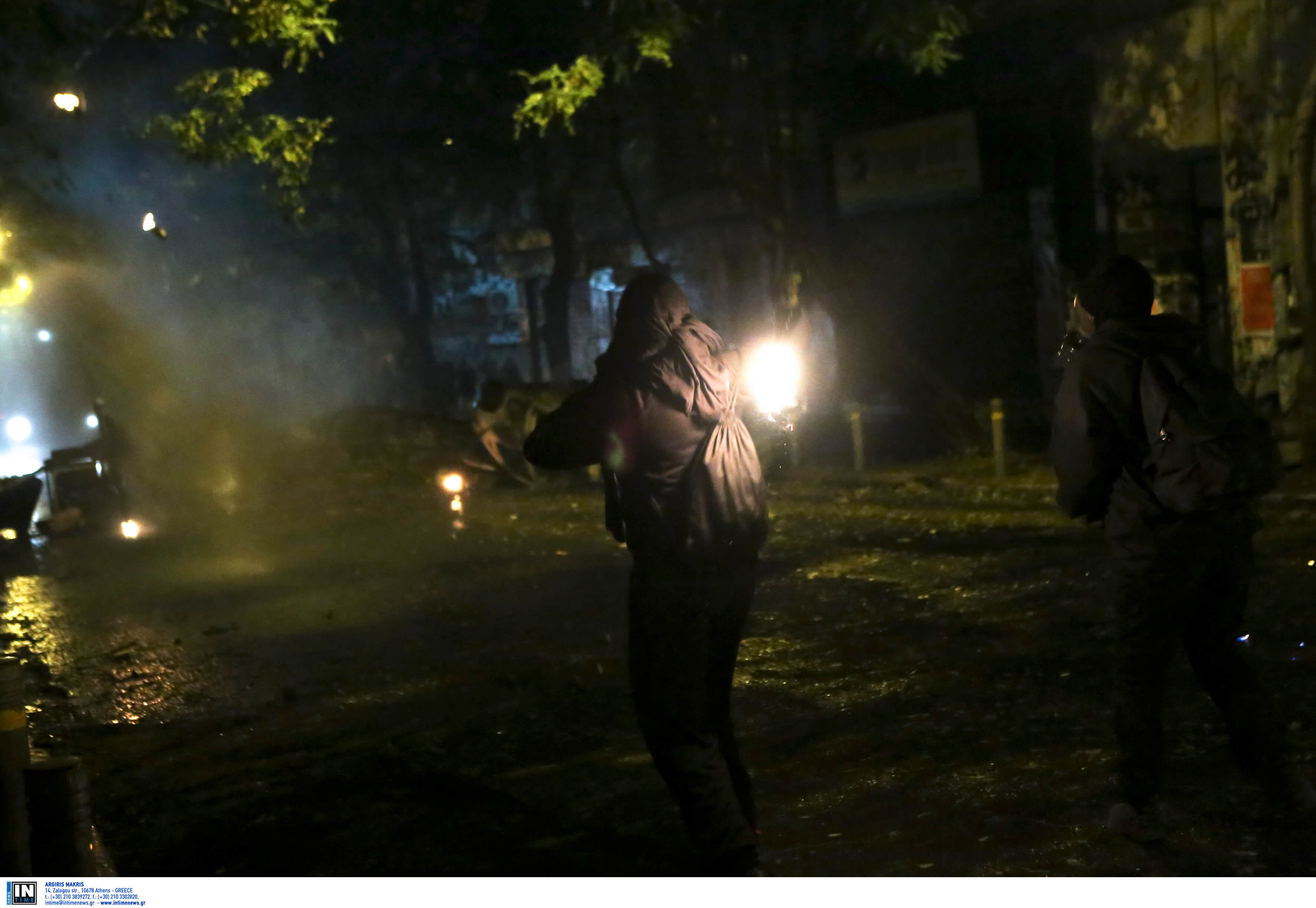 Νέα επεισόδια στα Εξάρχεια τα ξημερώματα – 15 προσαγωγές και τρεις συλλήψεις