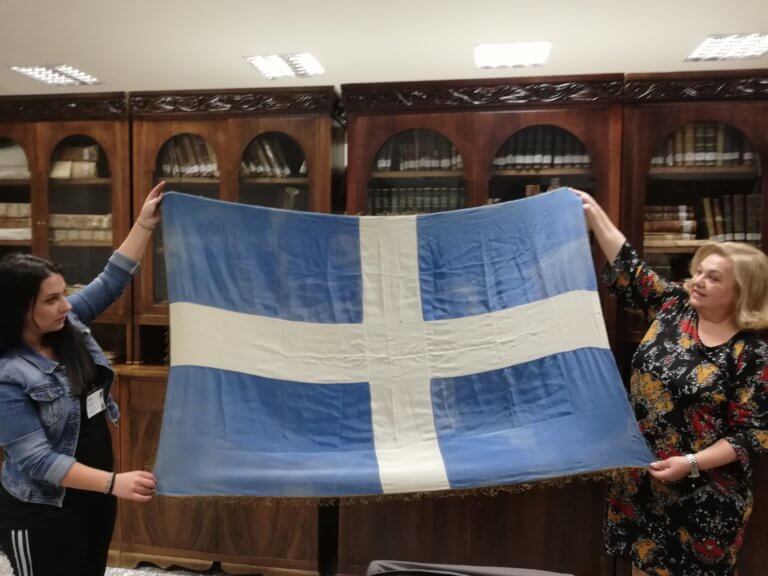 Κοζάνη: Η συγκλονιστική ιστορία αυτής της ελληνικής σημαίας – Το μήνυμα που αποκάλυψε την άγνωστη ιστορία [pics]