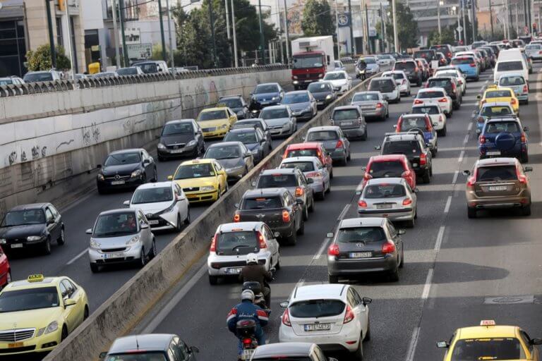 Καραμπόλα στον Κηφισό προκάλεσε κυκλοφοριακό χάος – Οι «ουρές» μέχρι την Κηφισιά!