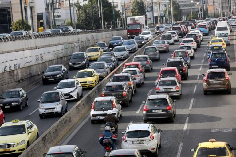 Καραμπόλα στον Κηφισό προκάλεσε κυκλοφοριακό χάος – Οι “ουρές” μέχρι την Κηφισιά!