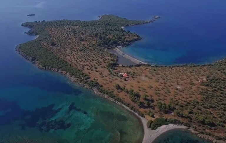 Χαλκιδική: Αυτά είναι τα άγνωστα καταπράσινα νησάκια που πωλούνται έως και 10.000.000 ευρώ – video