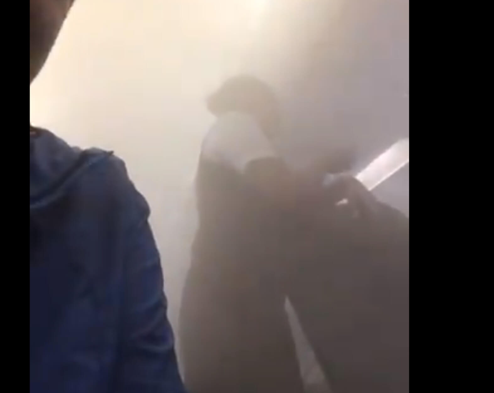 Αεροπλάνο της American Airlines απογειώθηκε και… γέμισε ομίχλη! Σοκαριστικές εικόνες – video