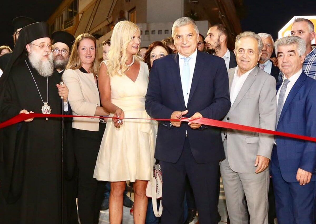 Απαστράπτουσα η Μαρίνα Πατούλη στο πλευρό του συζύγου της!