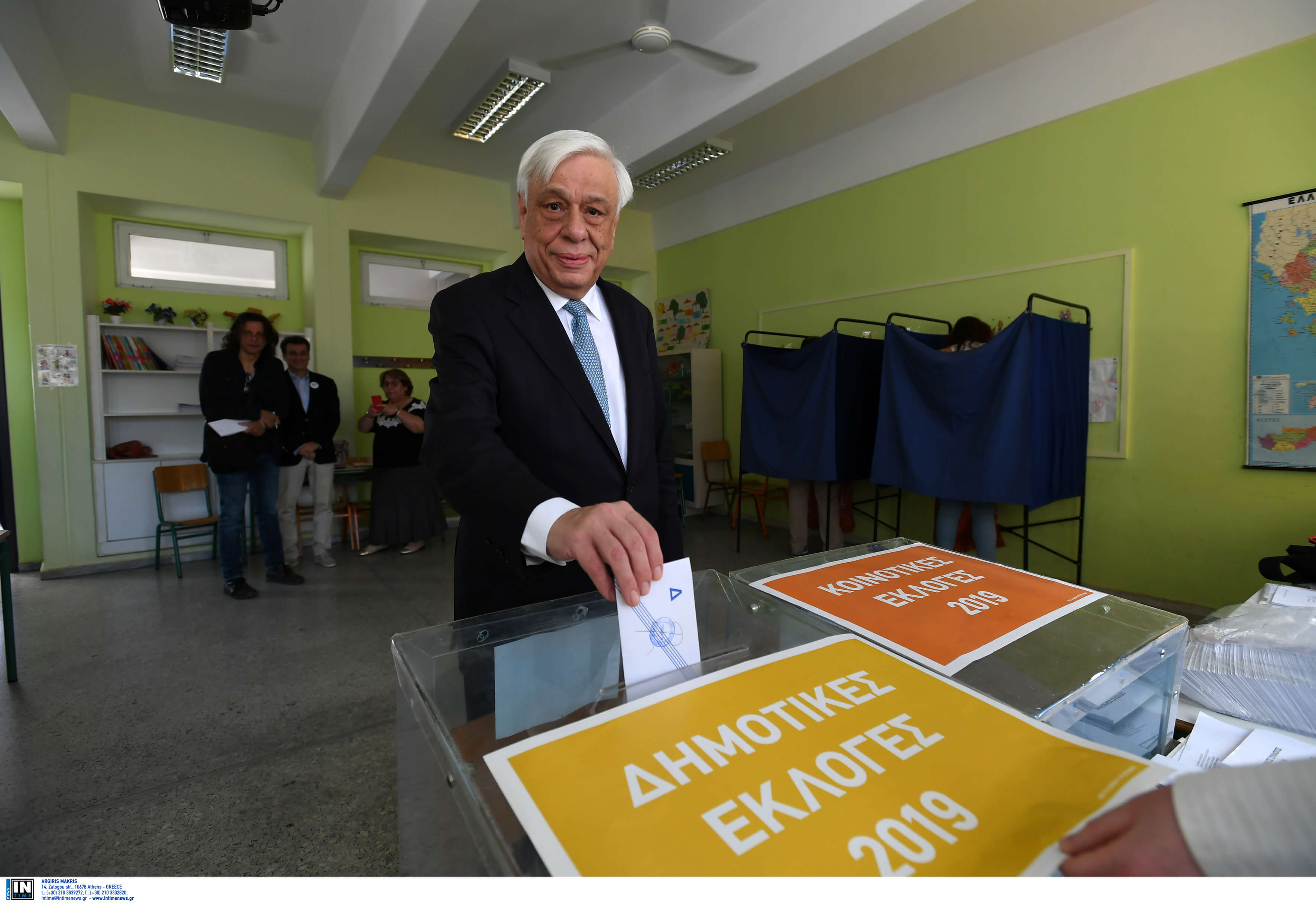 Εκλογές 2019: Ψήφισε ο Προκόπης Παυλόπουλος – Δεν έκανε δηλώσεις
