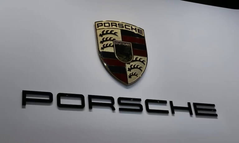 H Porsche ανακαλεί 340.000 αυτοκίνητα