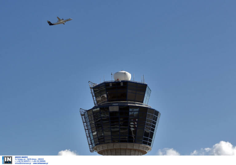 SOS και για τις αερομεταφορές - Επίθεση αερολιμενικών σε Καραμανλή για «καταστροφική πολιτική»