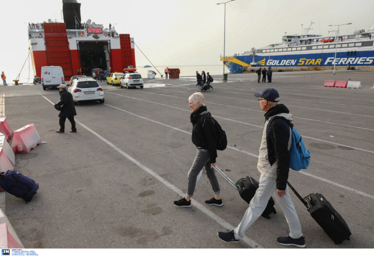 Ταλαιπωρία για τους 317 επιβάτες του «SuperRunner» - Επέστρεψε στη Ραφήνα λόγω μηχανικής βλάβης