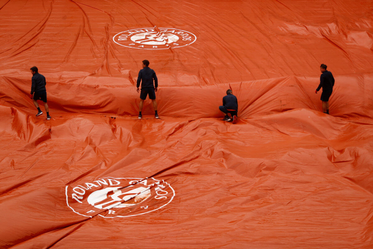 Roland Garros: Διακόπηκε ο δεύτερος ημιτελικός! Το Σάββατο μαθαίνει αντίπαλο ο Ναδάλ