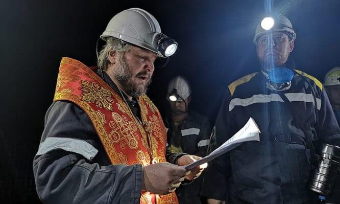Ρωσία: Προσευχή 700 μέτρα κάτω από τη γη!