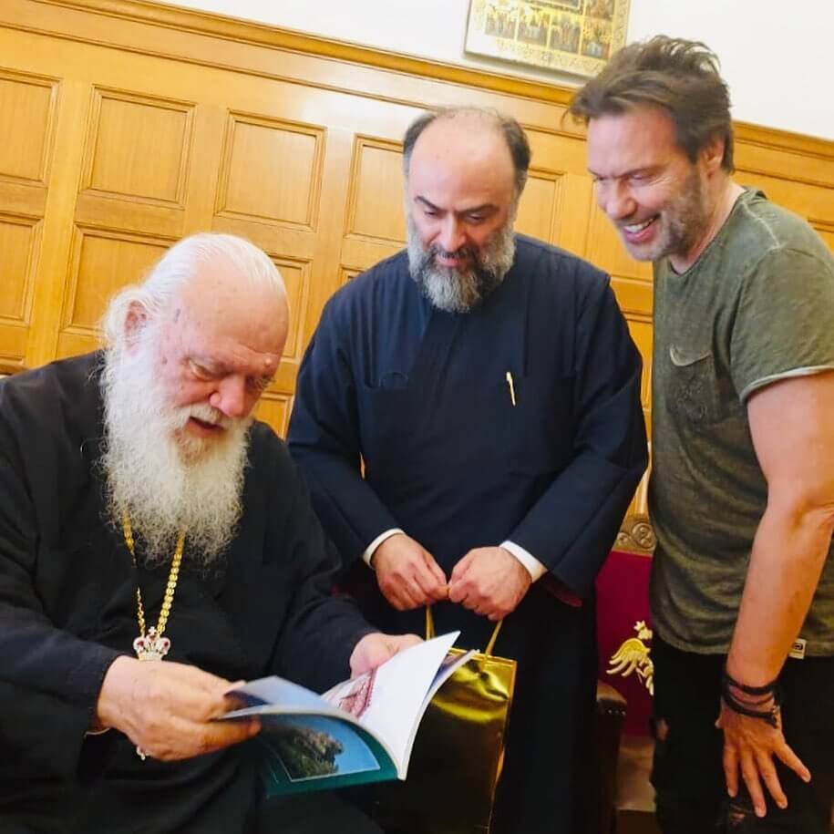 Στον Αρχιεπίσκοπο και ο Στράτος Τζώρτζογλου με τη μέλλουσα σύζυγό του! Φωτογραφίες