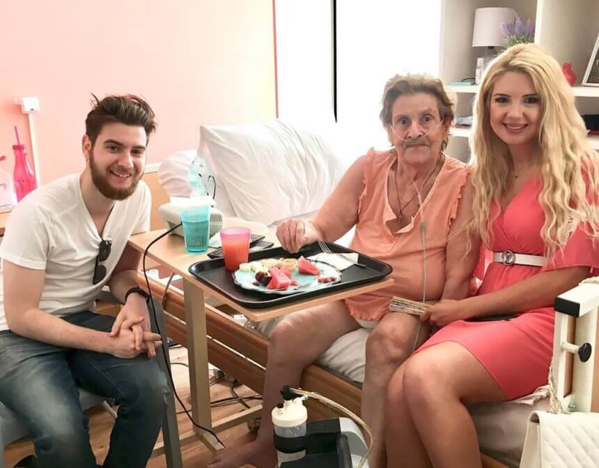 Στράτος Τζώρτζογλου: Συγκινούν οι φωτογραφίες με την μητέρα του και τον γιο του, Αλκιβιάδη