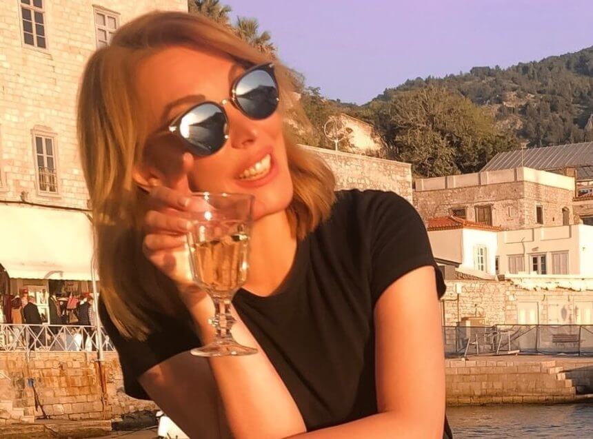 Tατιάνα Στεφανίδου: Μας δείχνει τα κυριακάτικα παιχνίδια με το σκυλάκι της!