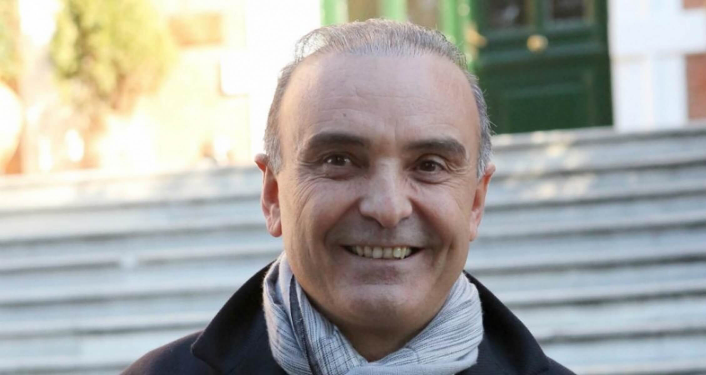 “Βροχή” αντιδράσεων για τον δήμαρχο που θέλει να φτιάξει τείχος για τους τσιγγάνους!
