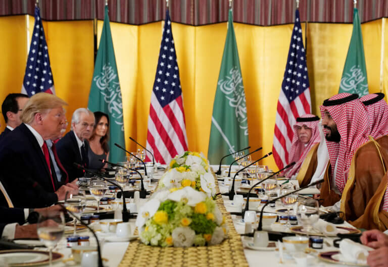 Τραμπ αποθεώνει τον Σαουδάραβα πρίγκιπα! Δεν απάντησε στις ερωτήσεις για την δολοφονία Κασόγκι