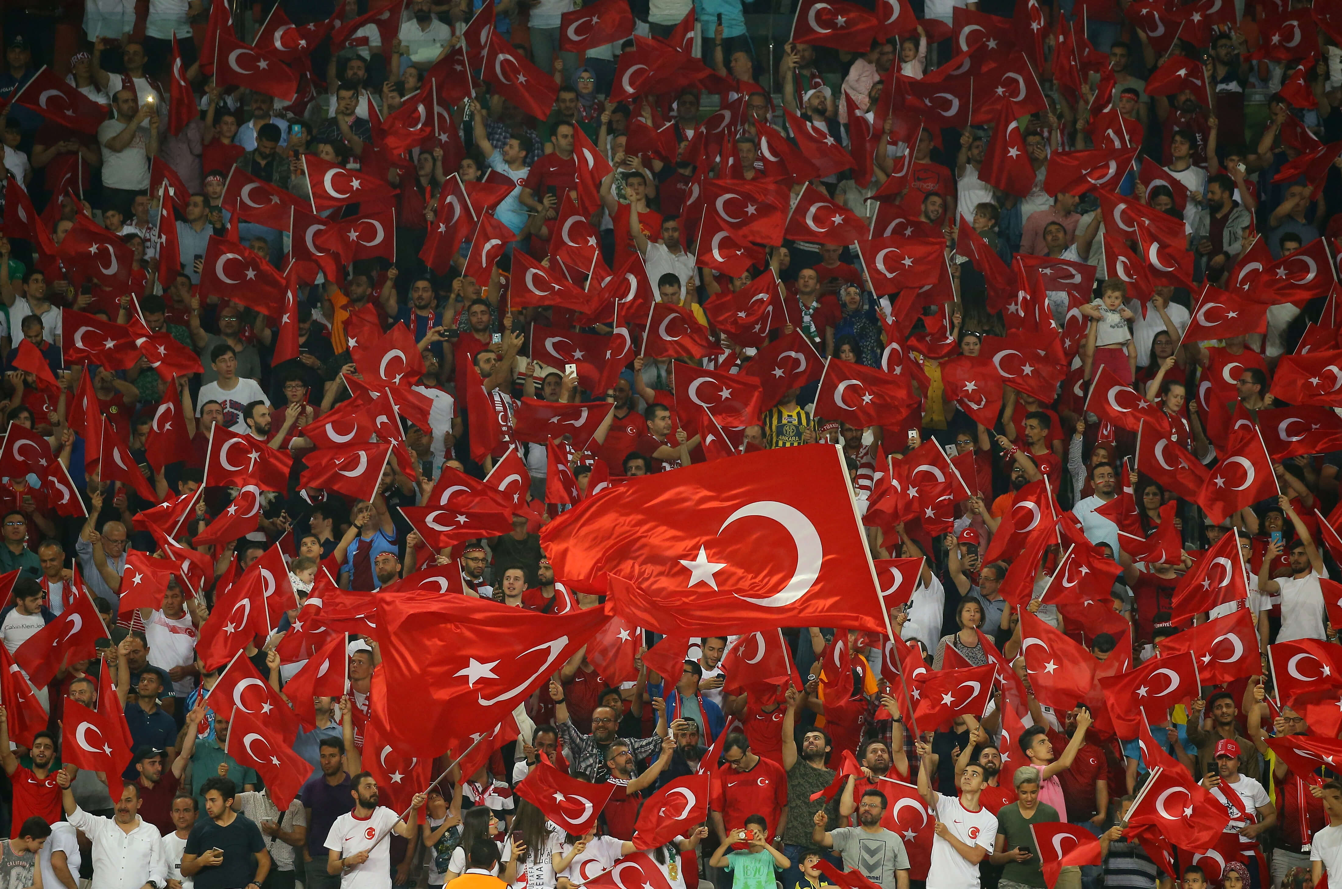 “Τρέλα” στην Τουρκία για την Εθνική! Βγήκαν στους δρόμους για να πανηγυρίσουν – video