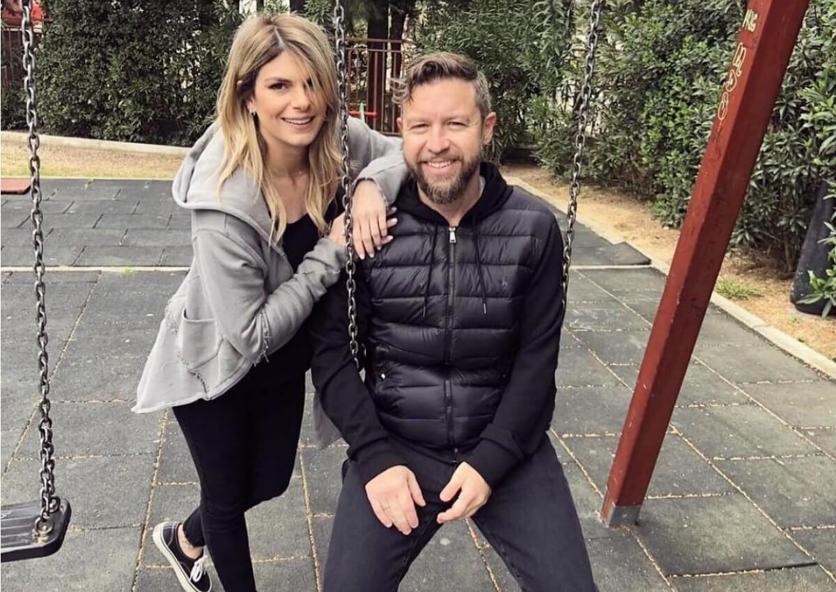 Συγκινεί η κόρη του Γιάννη Βαρδή! Περίμενε στην πόρτα για να γνωρίσει το αδελφάκι της!