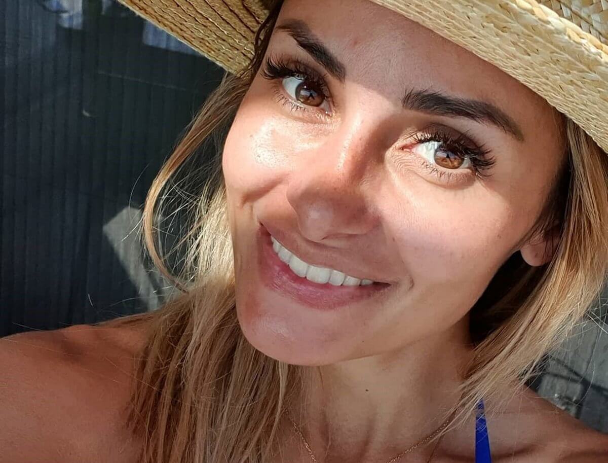 Η Βασιλική Μιλλούση ποζάρει με μαγιό και μας δείχνει πόσο φούσκωσε η κοιλίτσα της!