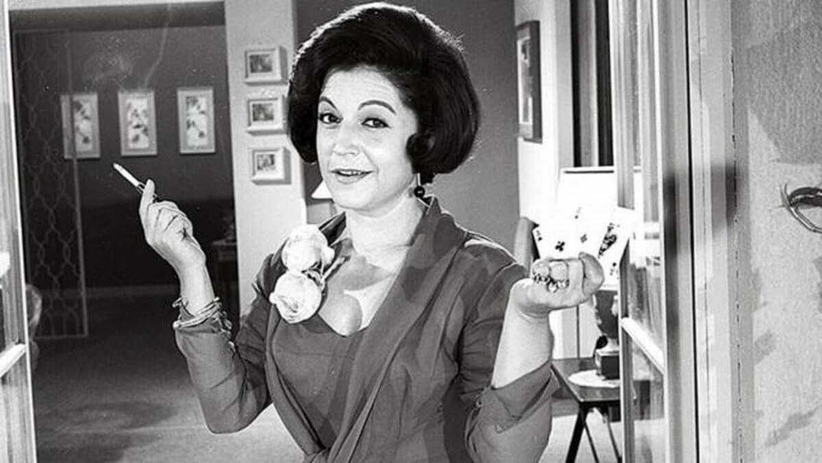 “Στο γάμο μου ήταν κουμπάρα η Ρένα Βλαχοπούλου και ξέχασε τα στέφανα, παντρευτήκαμε με δανεικά”