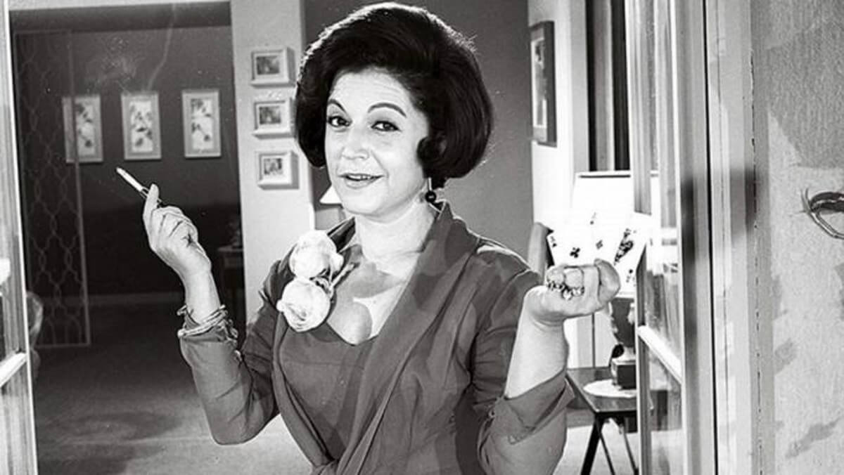 “Στο γάμο μου ήταν κουμπάρα η Ρένα Βλαχοπούλου και ξέχασε τα στέφανα, παντρευτήκαμε με δανεικά”