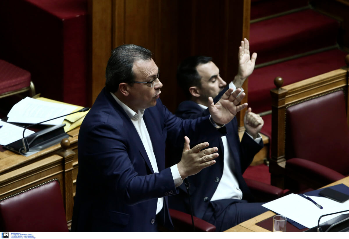 Βουλή: “Χαμός” για τις τροπολογίες – Αποχώρηση κομμάτων και “πυρά” από… βουλευτές του ΣΥΡΙΖΑ