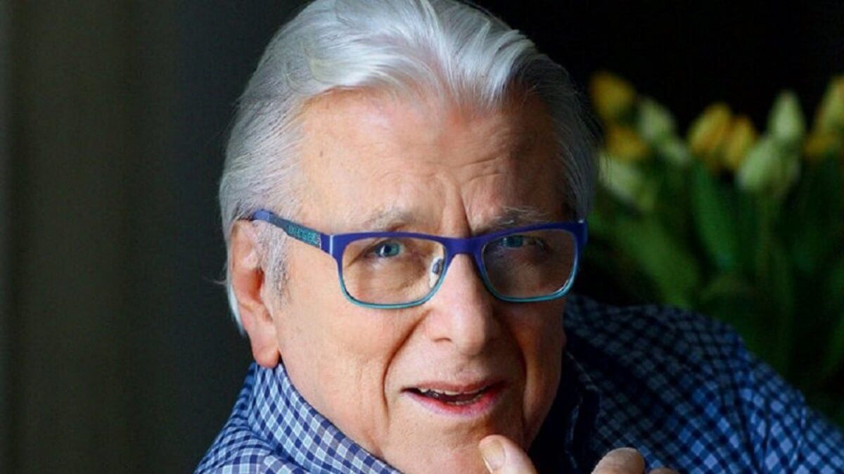 Άφωνος ο Κώστας Βουτσάς, μαθαίνει στον αέρα ότι έγινε η βάφτιση!