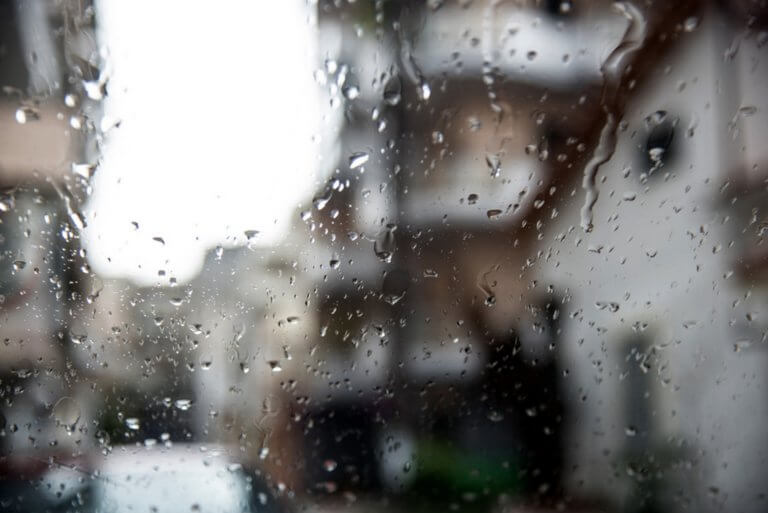 Καιρός αύριο: Επιμένει η κακοκαιρία – Πού θα πέσουν βροχές και καταιγίδες!
