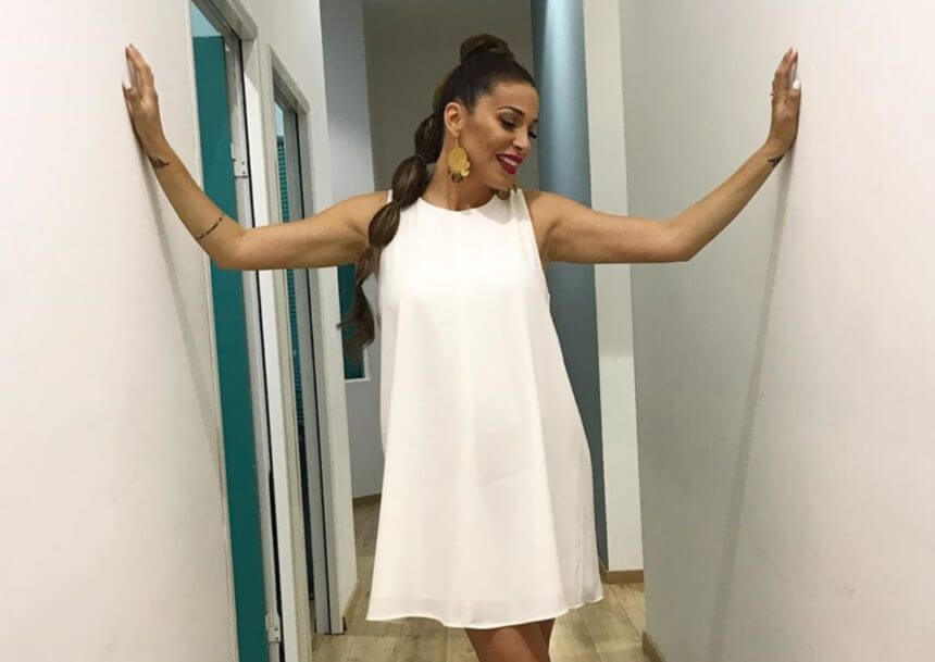 Η Ελένη Χατζίδου ποζάρει με μπικίνι στον 7ο μήνα της εγκυμοσύνης της – Δες πόσο έχει φουσκώσει