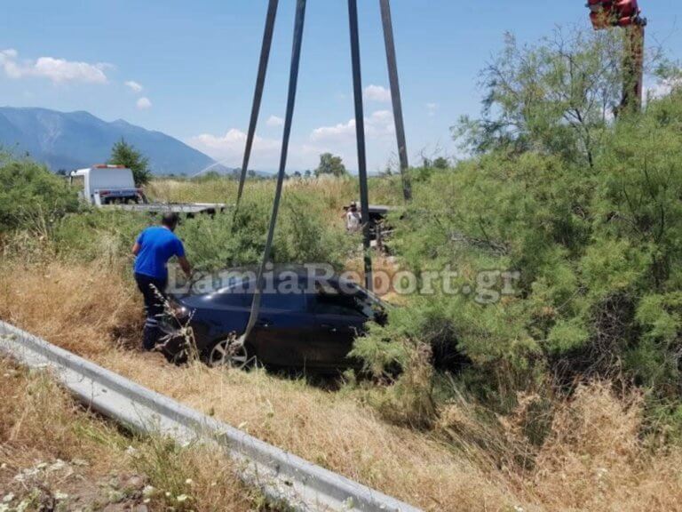 Λαμία: Βρέθηκαν με το αυτοκίνητο μέσα στα χωράφια! [pics]