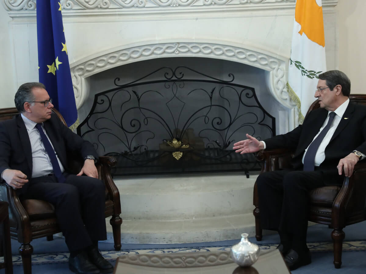 Απεσταλμένος του Μητσοτάκη στον Αναστασιάδη ο Κουμουτσάκος