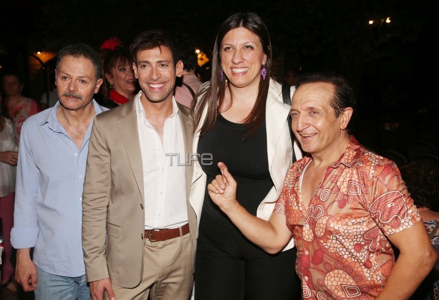 Όλα όσα έγιναν στην επίσημη πρεμιέρα της παράστασης «Ανεβαίνοντας τη σκάλα»!