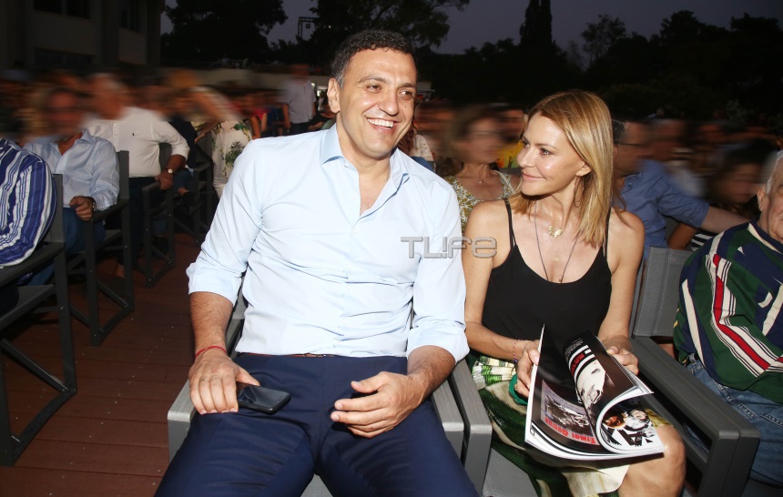 Τζένη Μπαλατσινού – Βασίλης Κικίλιας: Ρομαντική βόλτα για δύο στο κέντρο της Αθήνας!