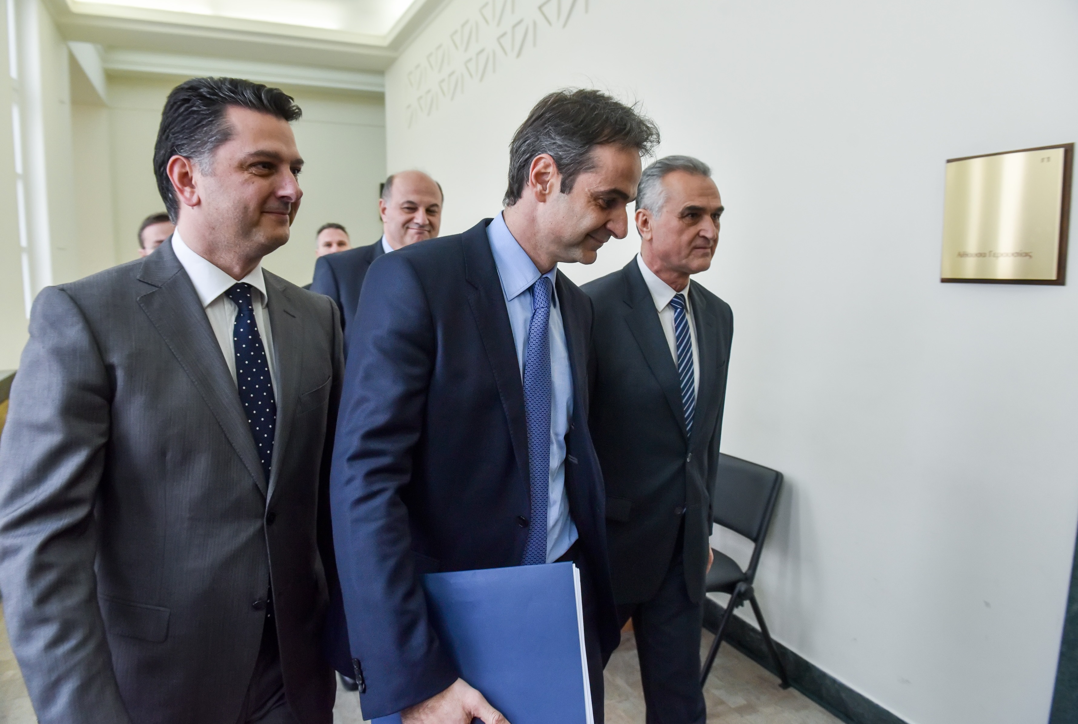 Αυτός είναι ο διευθυντής του γραφείου του Κυριάκου Μητσοτάκη!