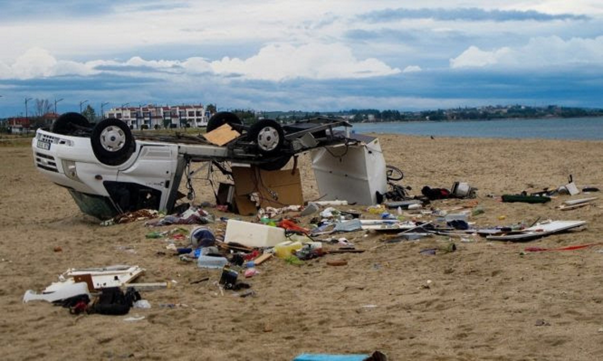 Χαλκιδική: 13 άνθρωποι εξακολουθούν να νοσηλεύονται – Χαροπαλεύει η γυναίκα στην εντατική!