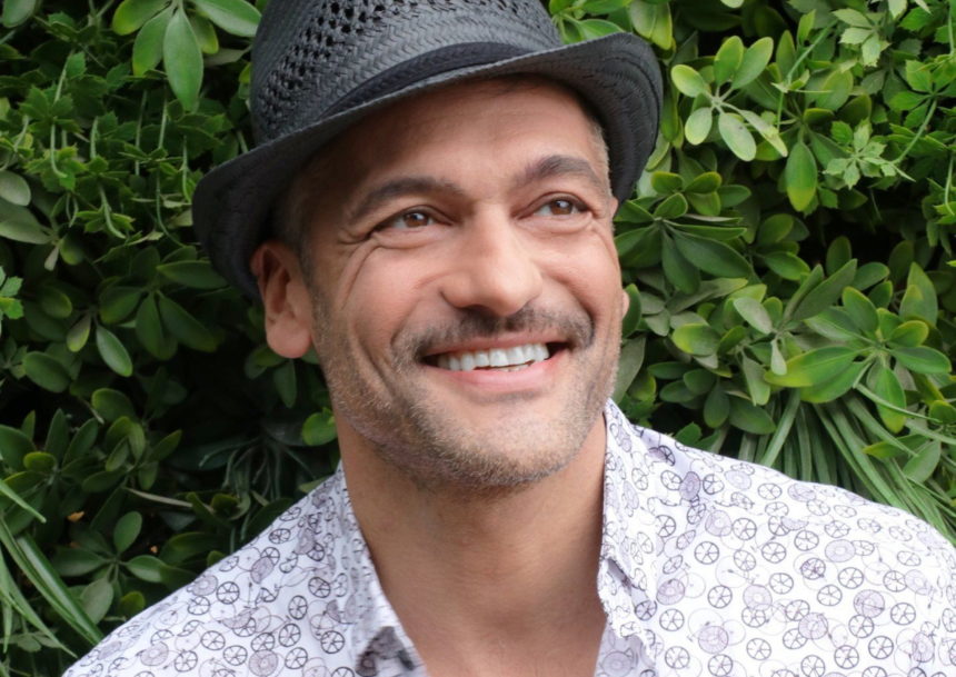 Στέλιος Κρητικός: Στην παραλία με τους κούκλους γιους του, φορώντας μόνο τα μαγιό τους!