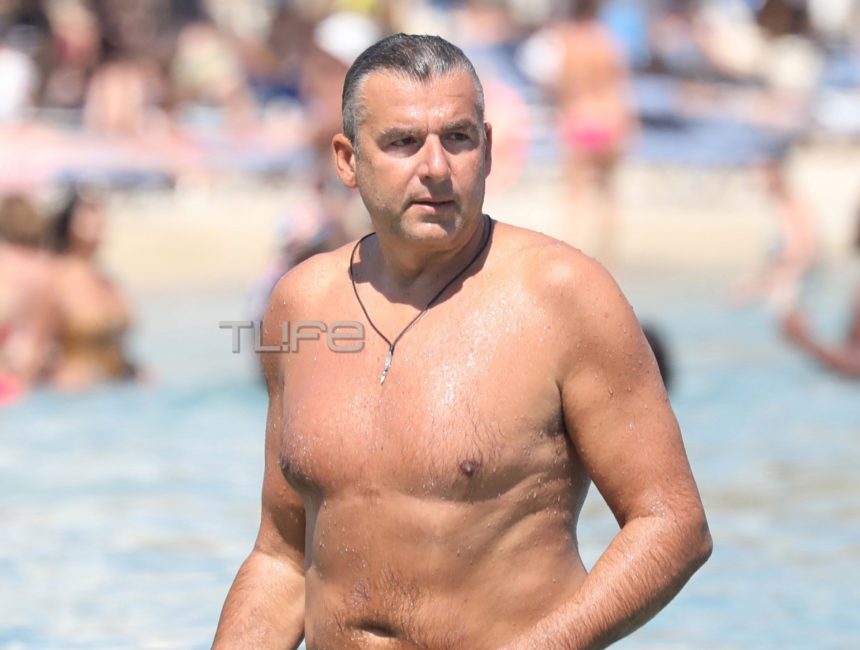 Οι βουτιές του Γιώργου Λιάγκα στην Μύκονο χωρίς ρετούς!