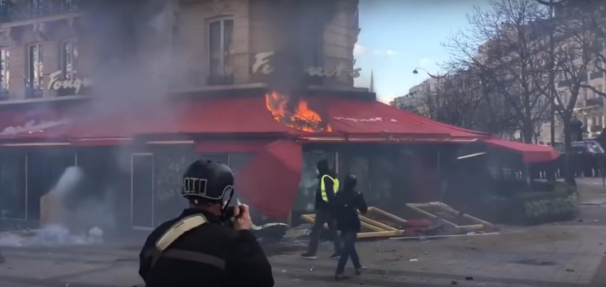 Παρίσι: Επαναλειτουργεί η διάσημη μπρασερί Le Fouquet’s! Video