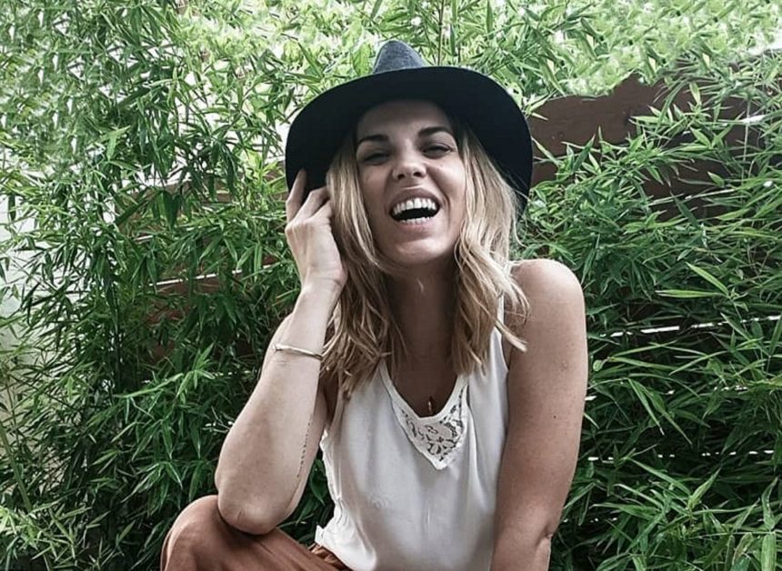 Η Μαντώ Γαστεράτου γυρνά το χρόνο πίσω και μας δείχνει τον αγαπημένο της χορό στο pole dancing!