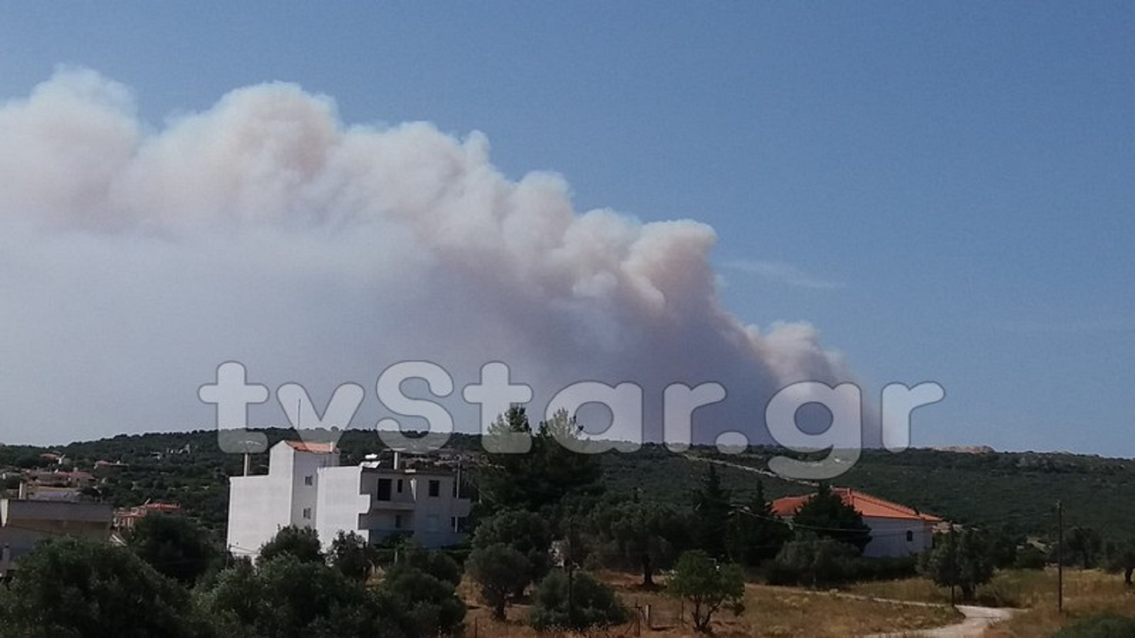 Φουντώνει η φωτιά στην Εύβοια – Απομακρύνθηκαν οι κάτοικοι από το Μακρυχώρι!