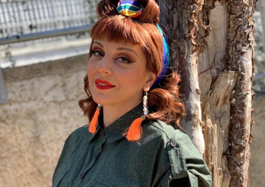 Η Ματίνα Νικολάου φωτογραφίζεται με κατάξανθα κοντά μαλλιά και είναι αγνώριστη!