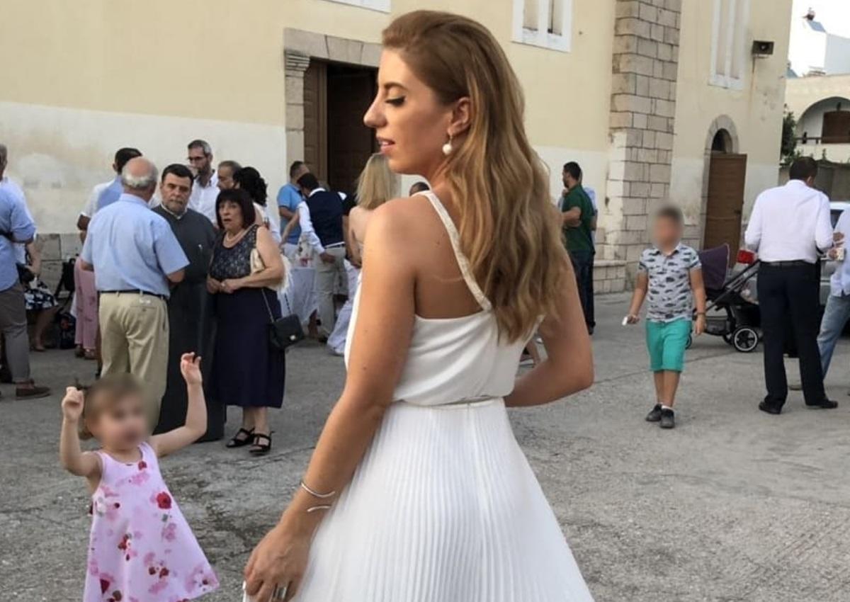 Μελίνα Μακρή: Έγινε νονά και εντυπωσίασε με το λευκό φόρεμά της! [pics]