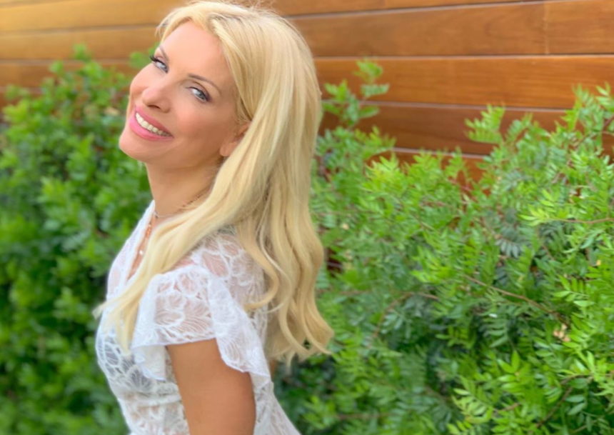 Ελένη Μενεγάκη: Αυτός είναι ο λόγος που διέκοψε τις διακοπές της και επέστρεψε εσπευσμένα στην Αθήνα!