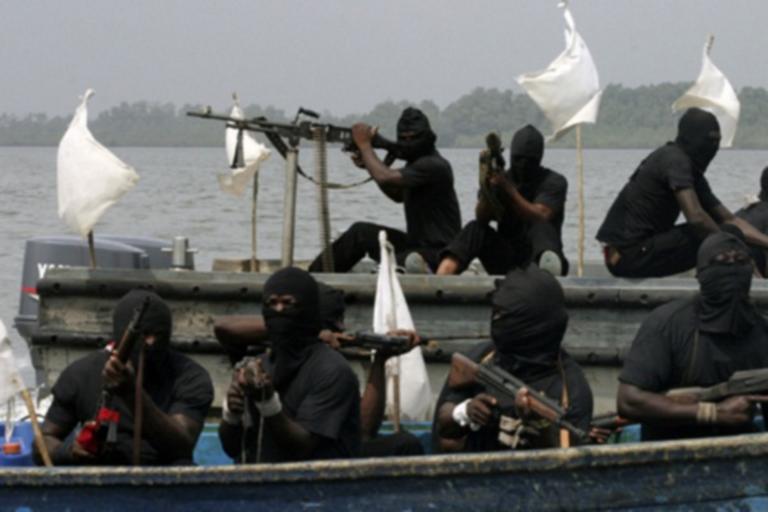 Θρίλερ με πλοίο γερμανικών συμφερόντων! Πειρατές ανοιχτά του Καμερούν απήγαγαν οκτώ μέλη του πληρώματος του