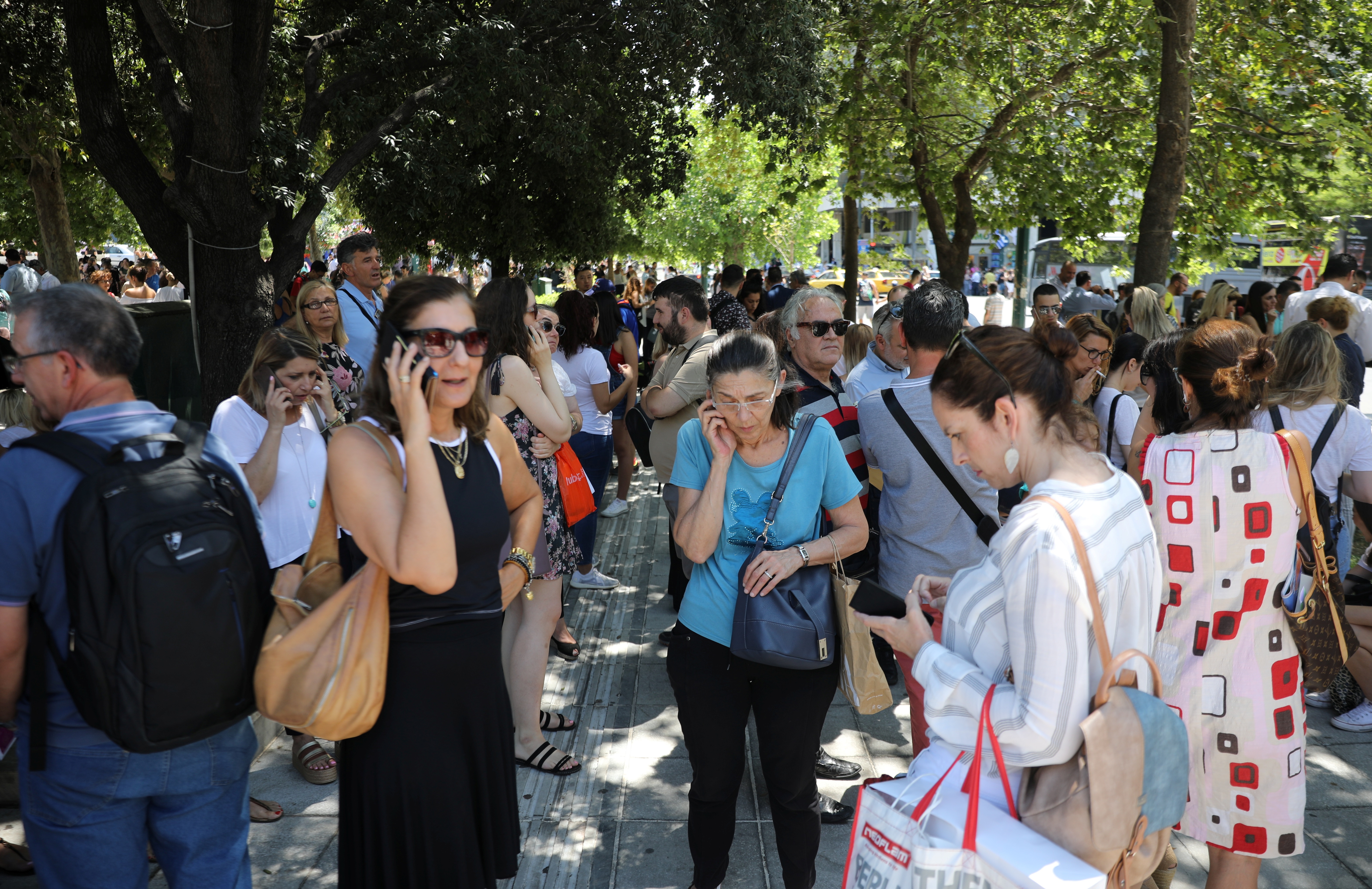 Σεισμός Αθήνας: Οδηγίες για τους ξένους τουρίστες στα Αγγλικά!