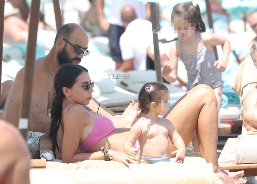 Ολυμπία Χοψονίδου – Βασίλης Σπανούλης: Στην παραλία μαζί με τα πέντε παιδιά τους [pics]