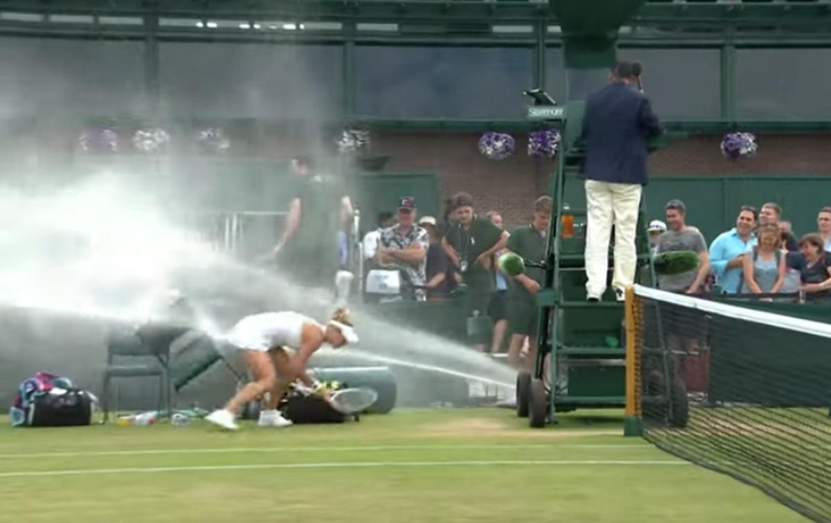 Wimbledon: Ένα… δροσιστικό ατύχημα! Τους έκανε μούσκεμα ο ψεκαστήρας – video