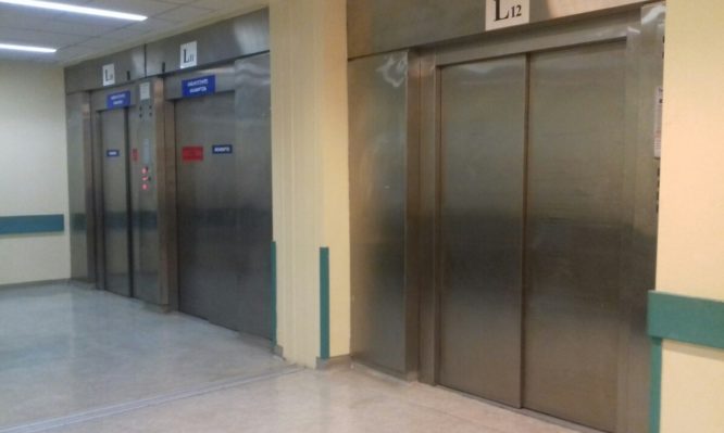 Ταλαιπωρία στο “Αττικό” νοσοκομείο: Εκτός λειτουργίας 4 στα 5 ασανσέρ, σύμφωνα με την ΠΟΕΔΗΝ