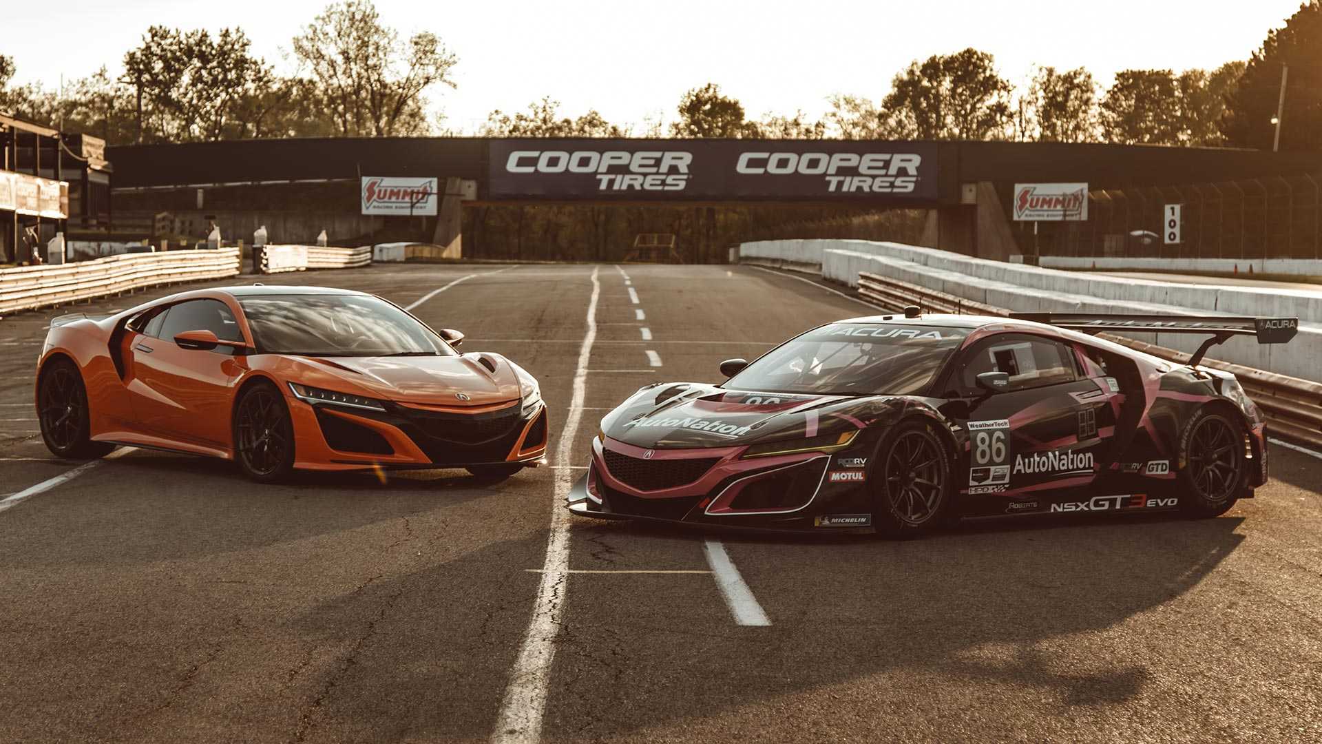 Το Honda NSX εναντίον του αγωνιστικού NSX GT3 Evo [vid]