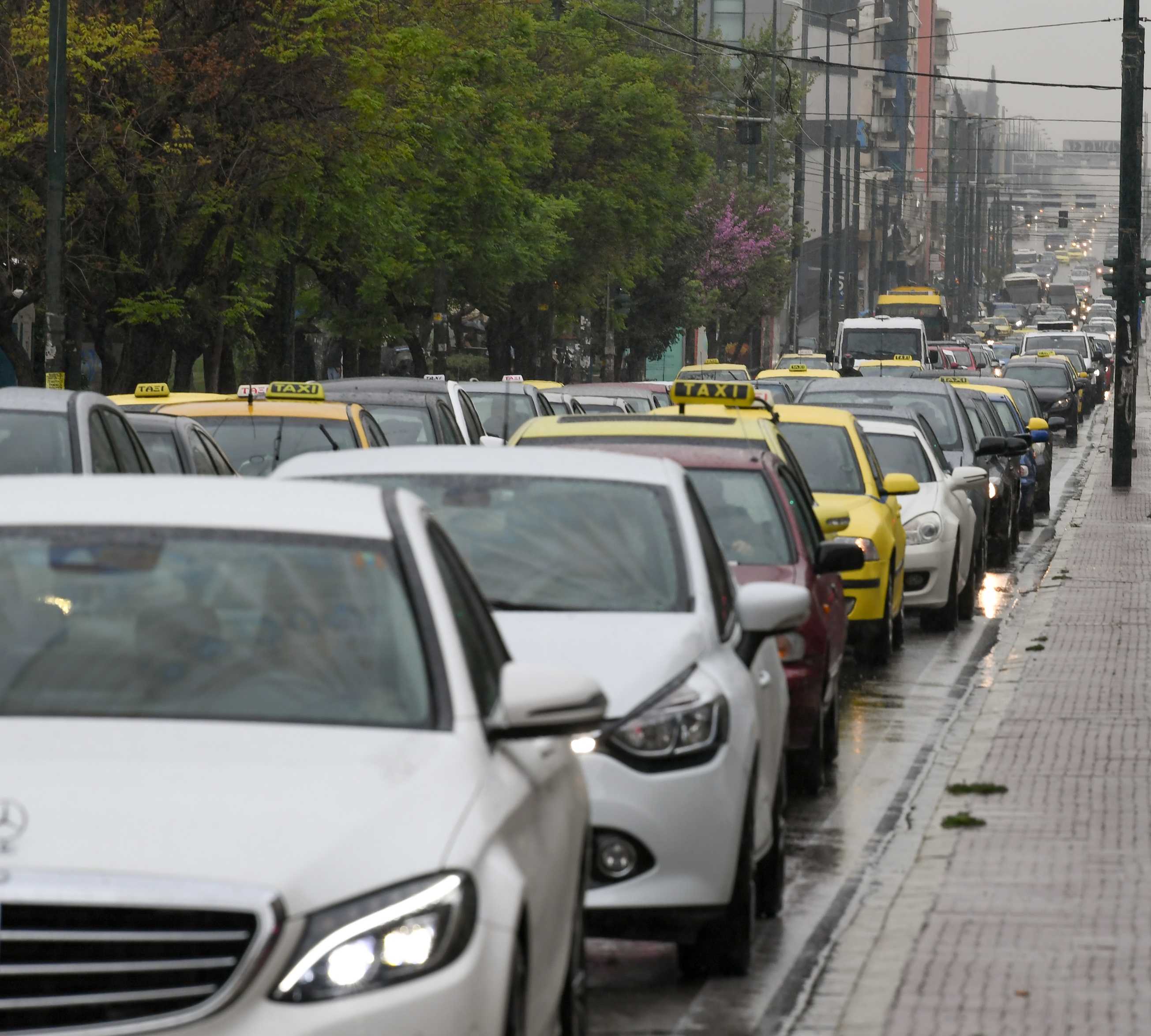 Έκλεβαν αυτοκίνητα και μετά τα πωλούσαν με αγγελίες!