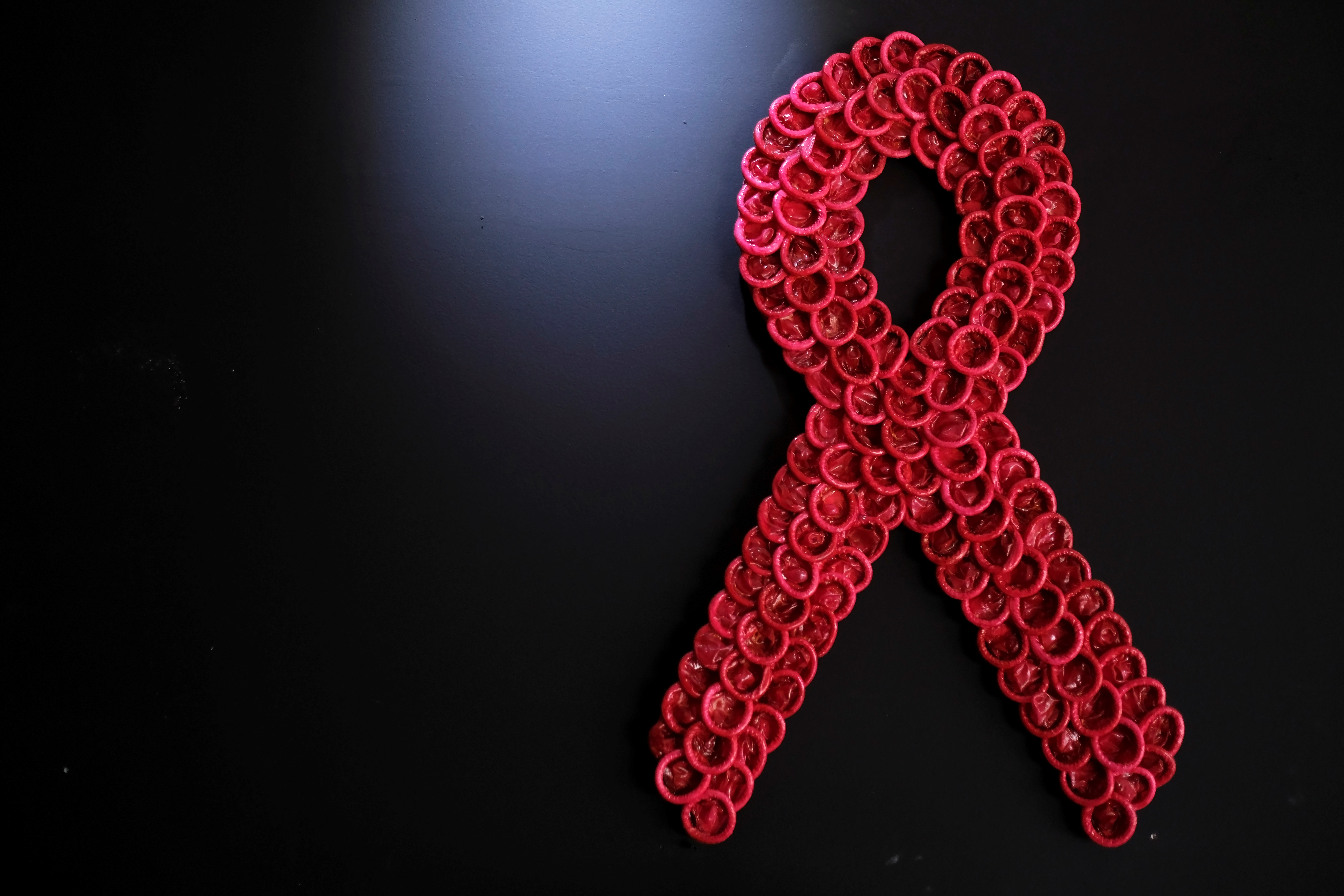 Σχεδόν 770.000 οι νεκροί από το AIDS το 2018 – Μειώθηκαν κατά 16% τα νέα κρούσματα
