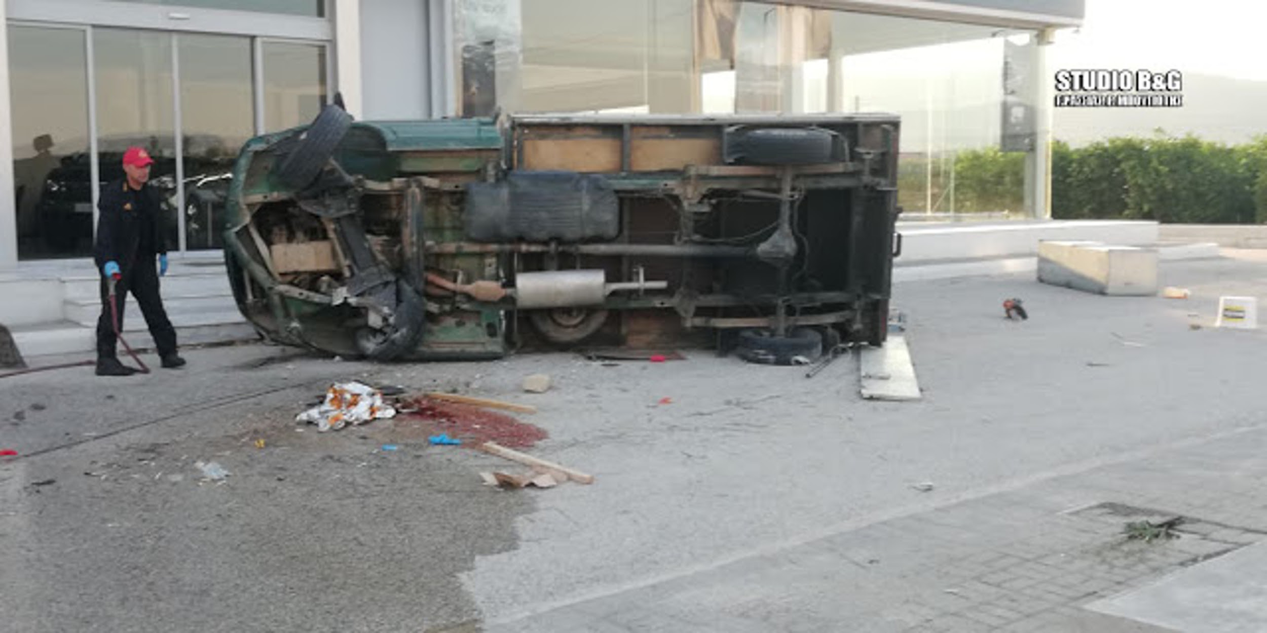 Τραγωδία στο Άργος! Ένας νεκρός σε τροχαίο – Εκσφενδονίστηκε από το φορτηγάκι [pics]